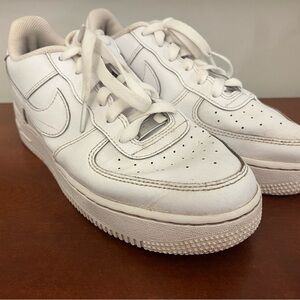 Nike 6.5Y Air Force 1 low top- all white